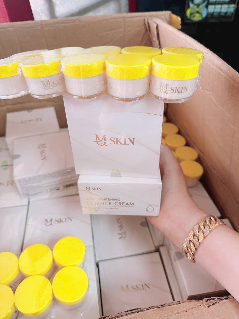 kem-body-sam-vang-mq-skin-shopknk-4